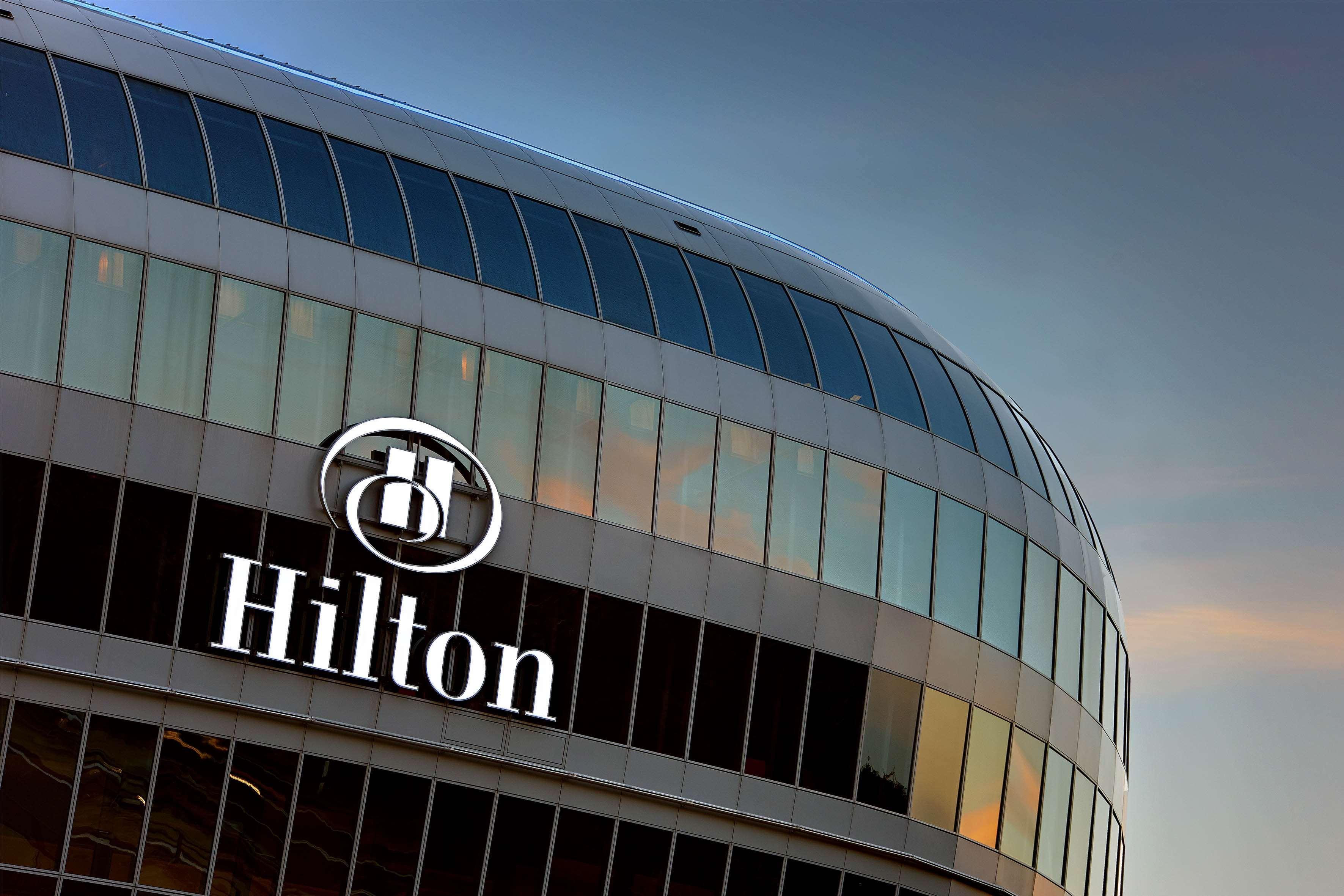 Hilton Frankfurt Airport Hotel Франкфурт на Майн Екстериор снимка